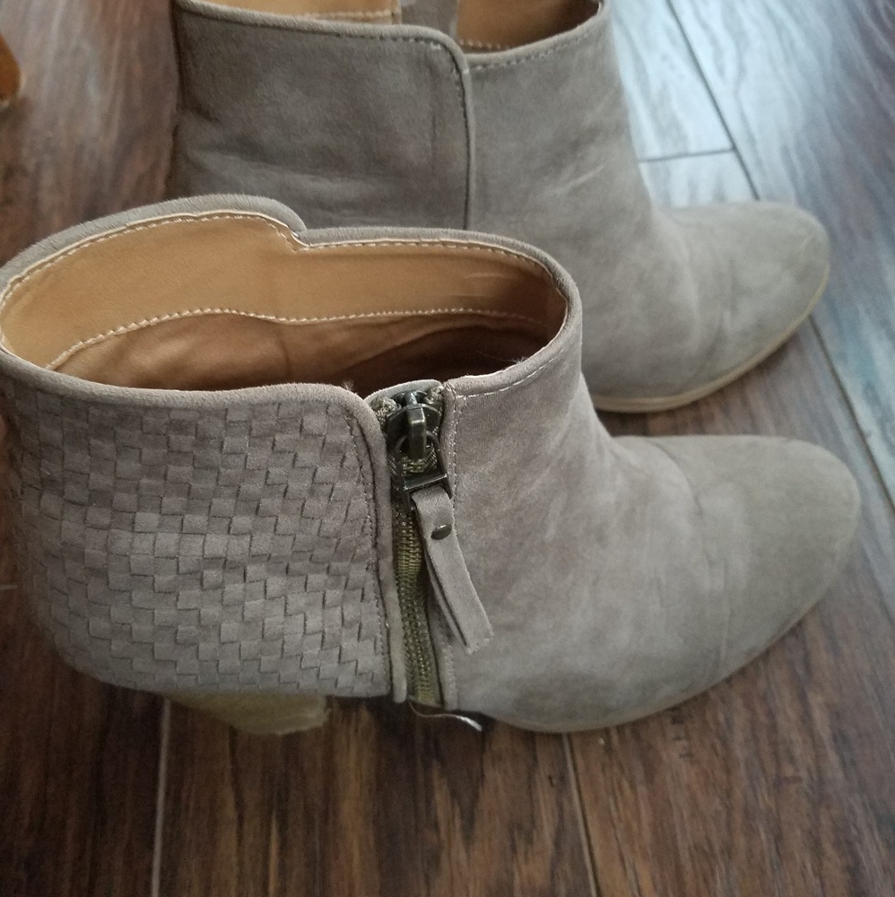Maurices ankle boots! Size 10